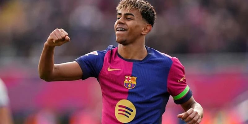 So Sánh Lamine Yamal Với Messi & Ronaldo Ở Tuổi 17 – Ai Xuất Sắc Hơn? 8 Yamal đang cho thấy được sự tự tin rất lớn của mình